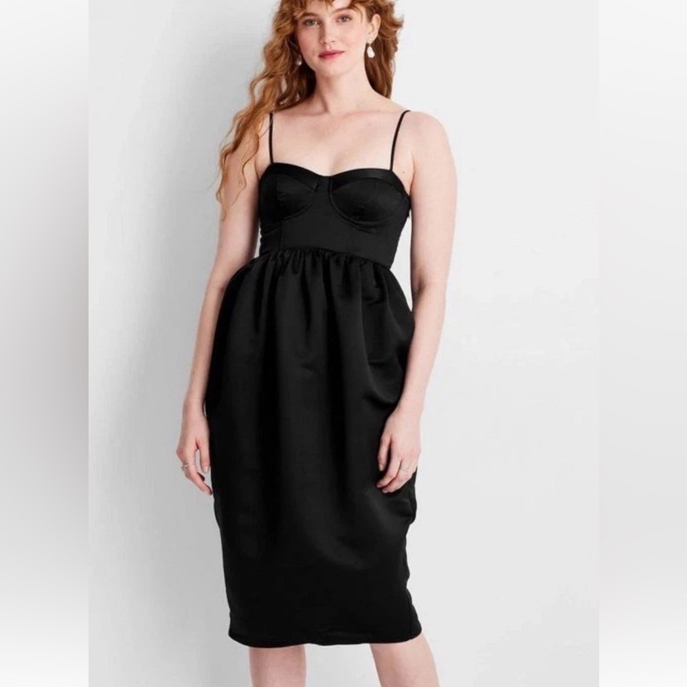 HOLIDAY SWEETHEART
BUBBLE SATIN MIDI DRESS- FUTURE
COLLECTIVE BLACK XS NWT